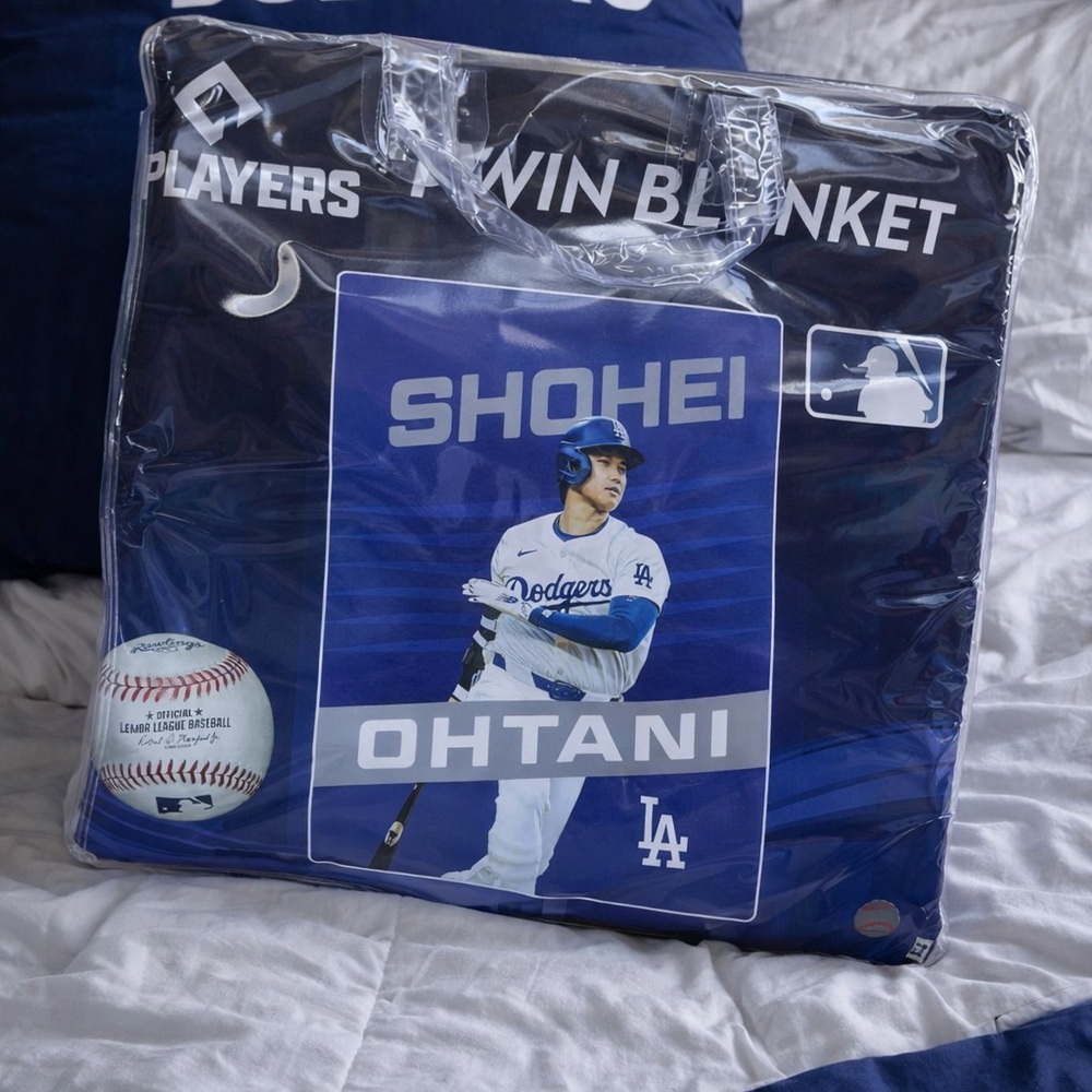 Los Angeles Dodgers Shohei Ohtani Silk Touch Throw Blanket